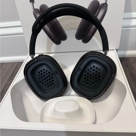 Space Grey Apple Airpods Max (New but open box)